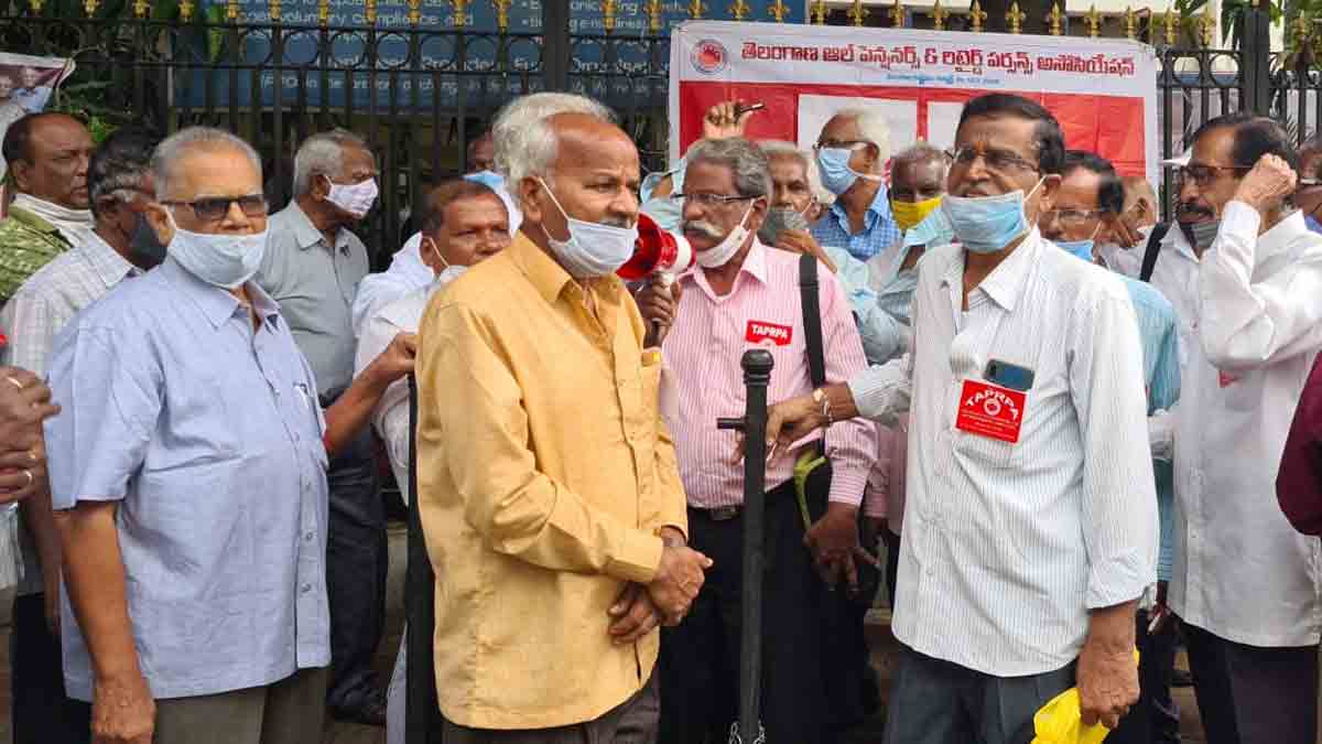 9వేల పింఛను ఇవ్వాల్సిందే!
