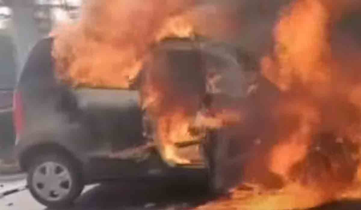 Hyderabad | సికింద్రాబాద్ వైఎంసీఏ ఫ్లై ఓవ‌ర్‌పై కారు ద‌గ్ధం