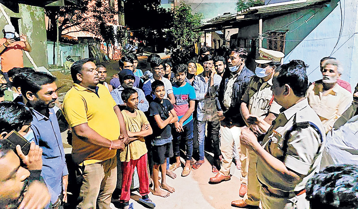 చెడు వ్యసనాలకు దూరంగా ఉండాలి