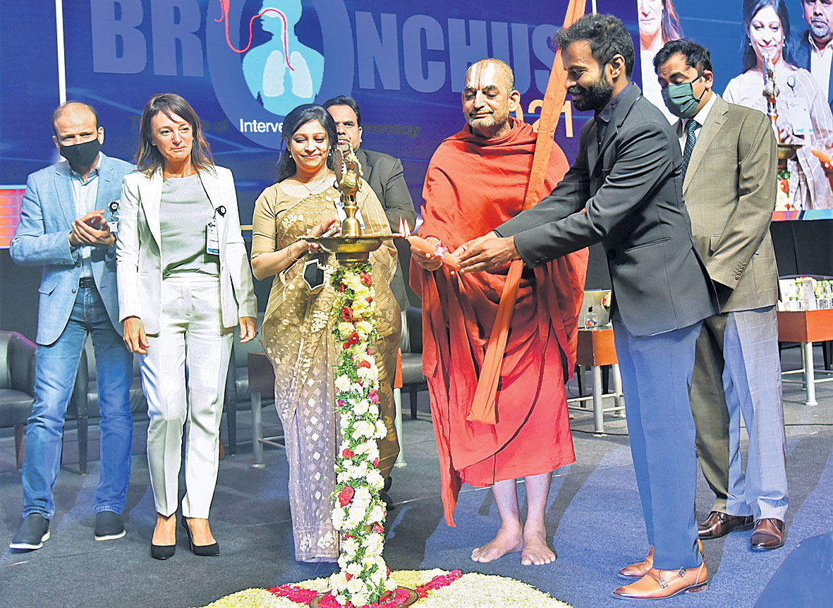 సహజ జీవనానికి దూరమైన మనిషి