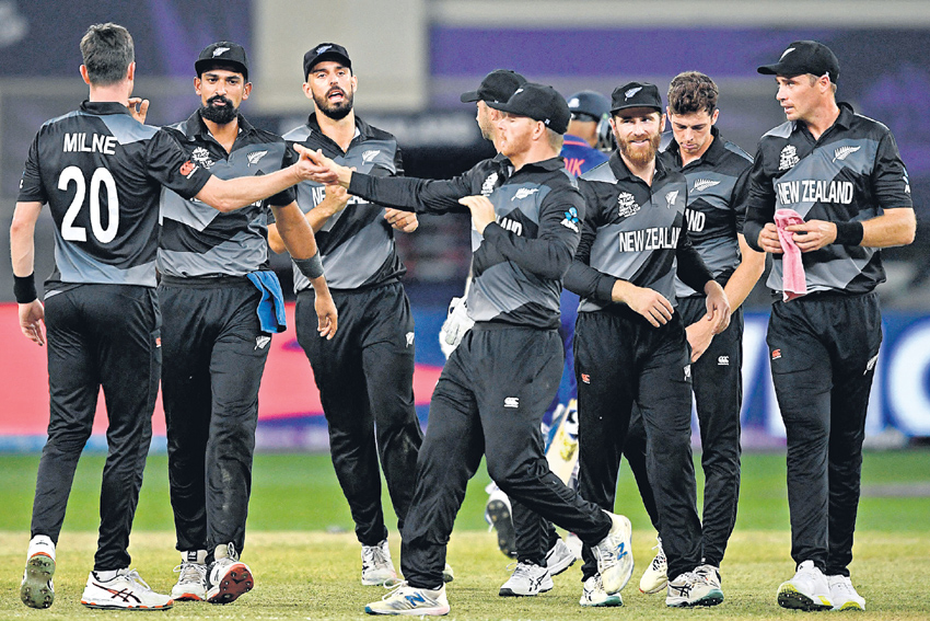 కుప్పకూలిన టాపార్డర్‌..