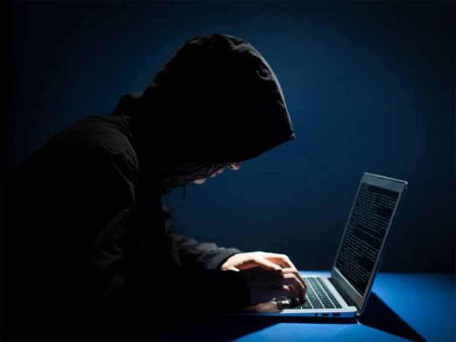 అరెస్టు చేస్తే ఏమొస్తది.. చోరీ డబ్బు తీసుకెళ్లండి