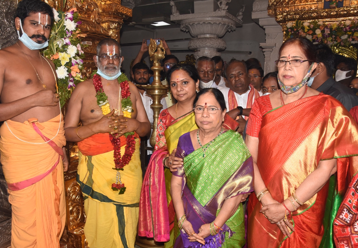 Ashtalakshmi temple | అష్టలక్ష్మి అమ్మవారిని దర్శించుకున్న ఎమ్మెల్సీ కల్వకుంట్ల కవిత