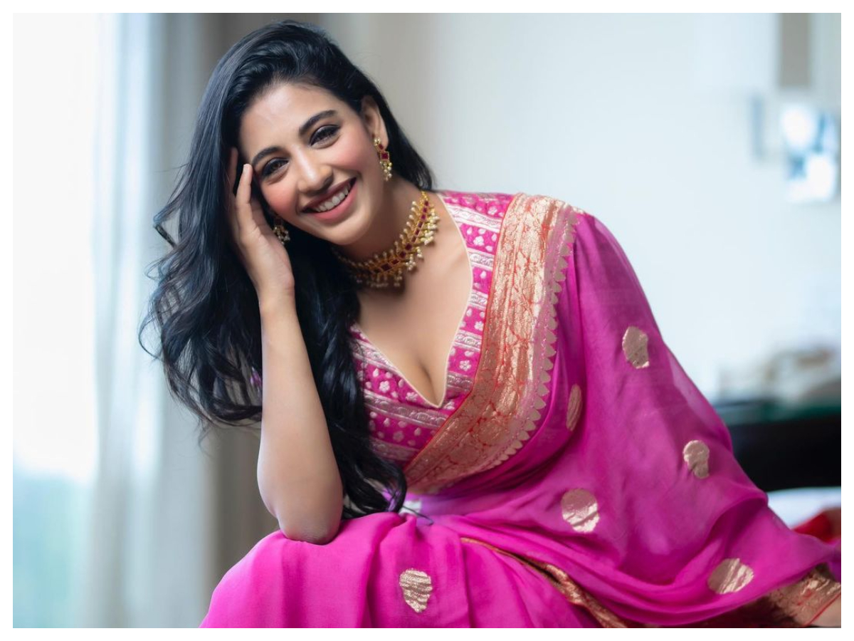 Daksha Nagarkar | కుర్రకారు గుండెల్లో సెగలు పుట్టిస్తున్న దక్ష నాగర్కర్..