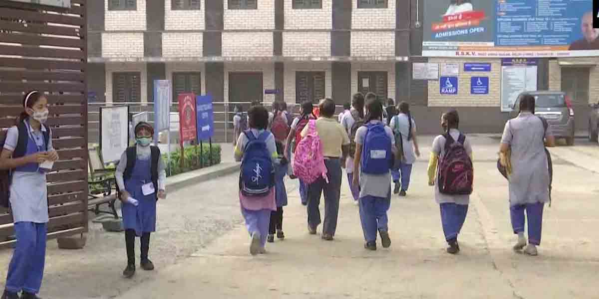 Schools Repoen | ఏడాదిన్నర తర్వాత తెరుచుకున్న బడులు.. తరలివచ్చిన విద్యార్థులు