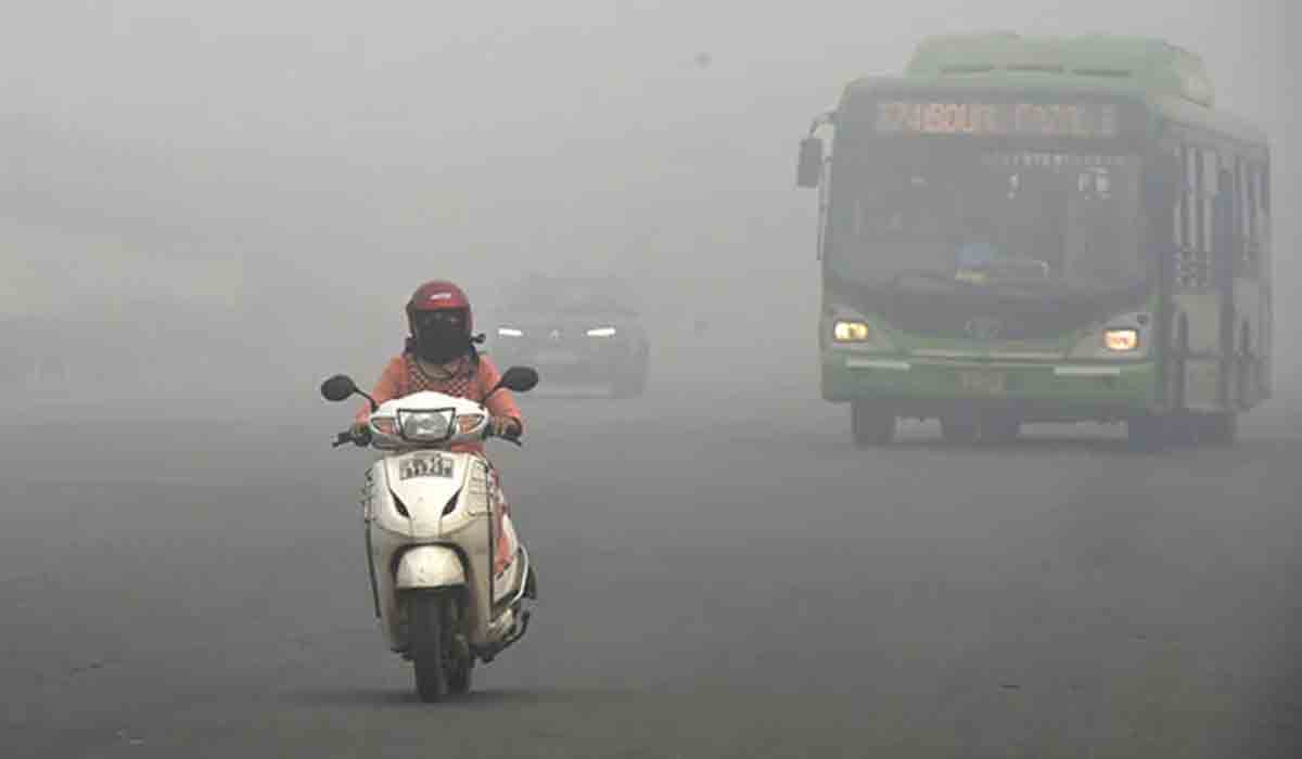 Delhi air pollution: ఢిల్లీలో తీవ్రంగా వాయు కాలుష్యం.. ఐదింట నాలుగు కుటుంబాల‌పై ప్ర‌భావం..!
