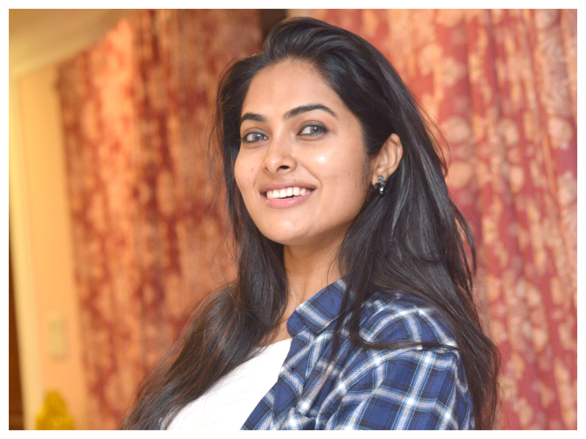 Divi Vadthya | సుమన్ టీవీ సౌత్ ఇండియన్ ఫిల్మ్ అవార్డ్స్ ఈవెంట్‌లో దివి..