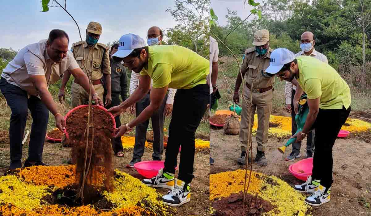 Green India Challenge | కేబీఆర్‌ పార్కులో మొక్కలు నాటిన హీరో దుల్కర్‌ సల్మాన్‌