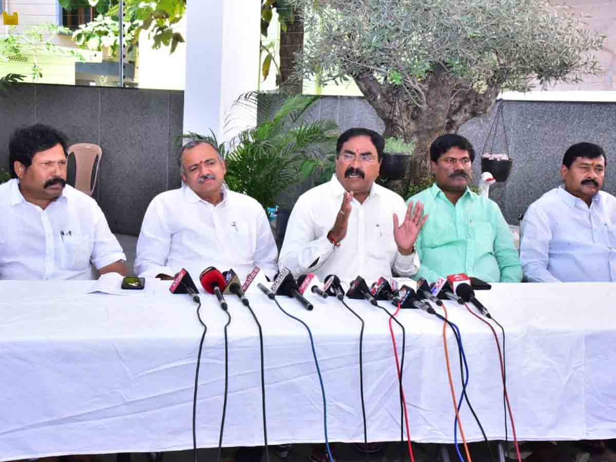 కాంగ్రెస్, బీజేపీలపై ఫైర్‌ అయిన మంత్రి ఎర్రబెల్లి