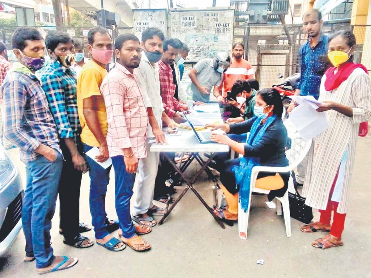 ఈ-శ్రమ్‌ కార్డులతో భరోసా