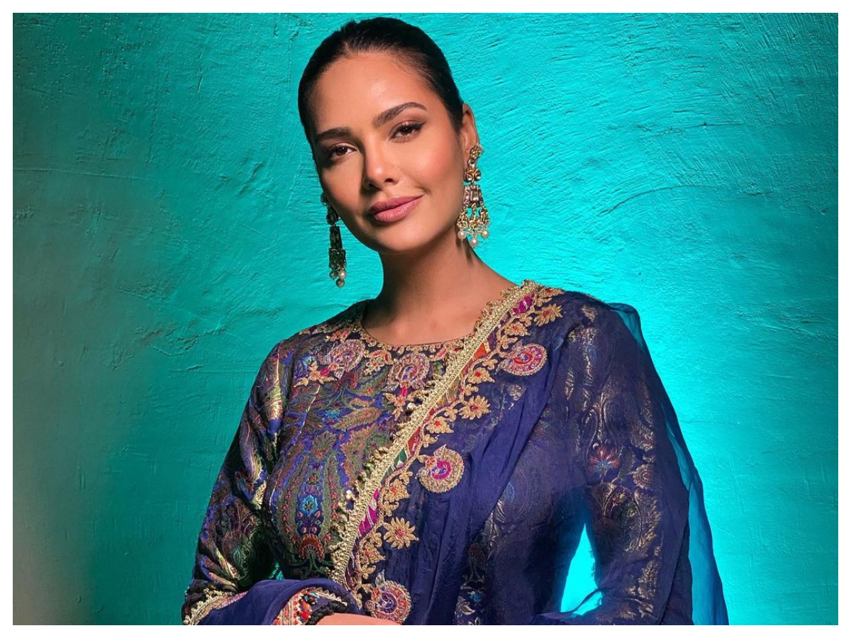 Esha Gupta | చూపులతో చంపేస్తున్న ఇషా గుప్తా
