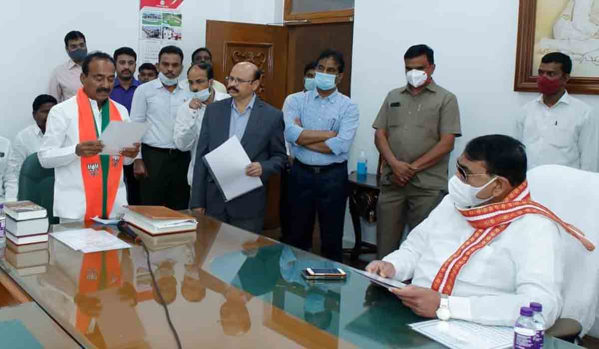 హుజూరాబాద్ ఎమ్మెల్యేగా ఈట‌ల రాజేంద‌ర్ ప్ర‌మాణం