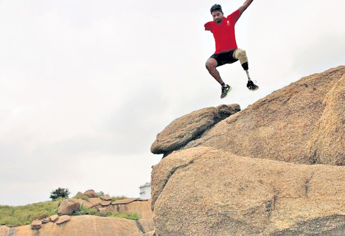 ఒంటి కాలుతో శిఖరం చేరి