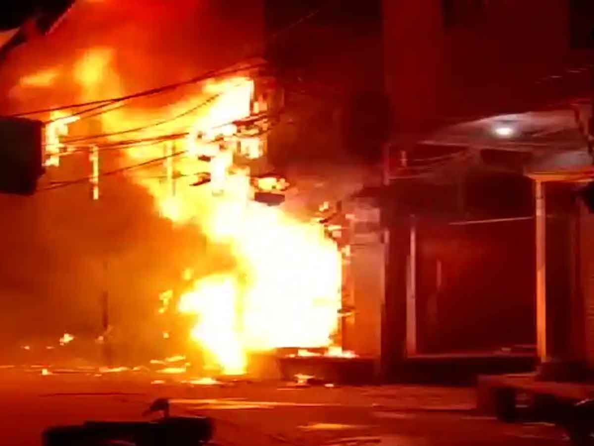 Fire @ LPG Cylinder Shop | ఢిల్లీ సిలిండ‌ర్ షాప్‌లో భారీ అగ్ని ప్ర‌మాదం..