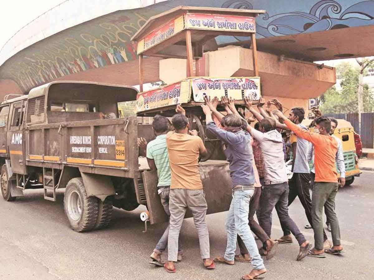 Ban on Foodstalls in Gujarat |గుజ‌రాత్‌లో నాన్‌వెజ్ ఫుడ్ స్టాల్స్‌పై నిషేధం.. ఆందోళ‌న‌లో వెండార్లు