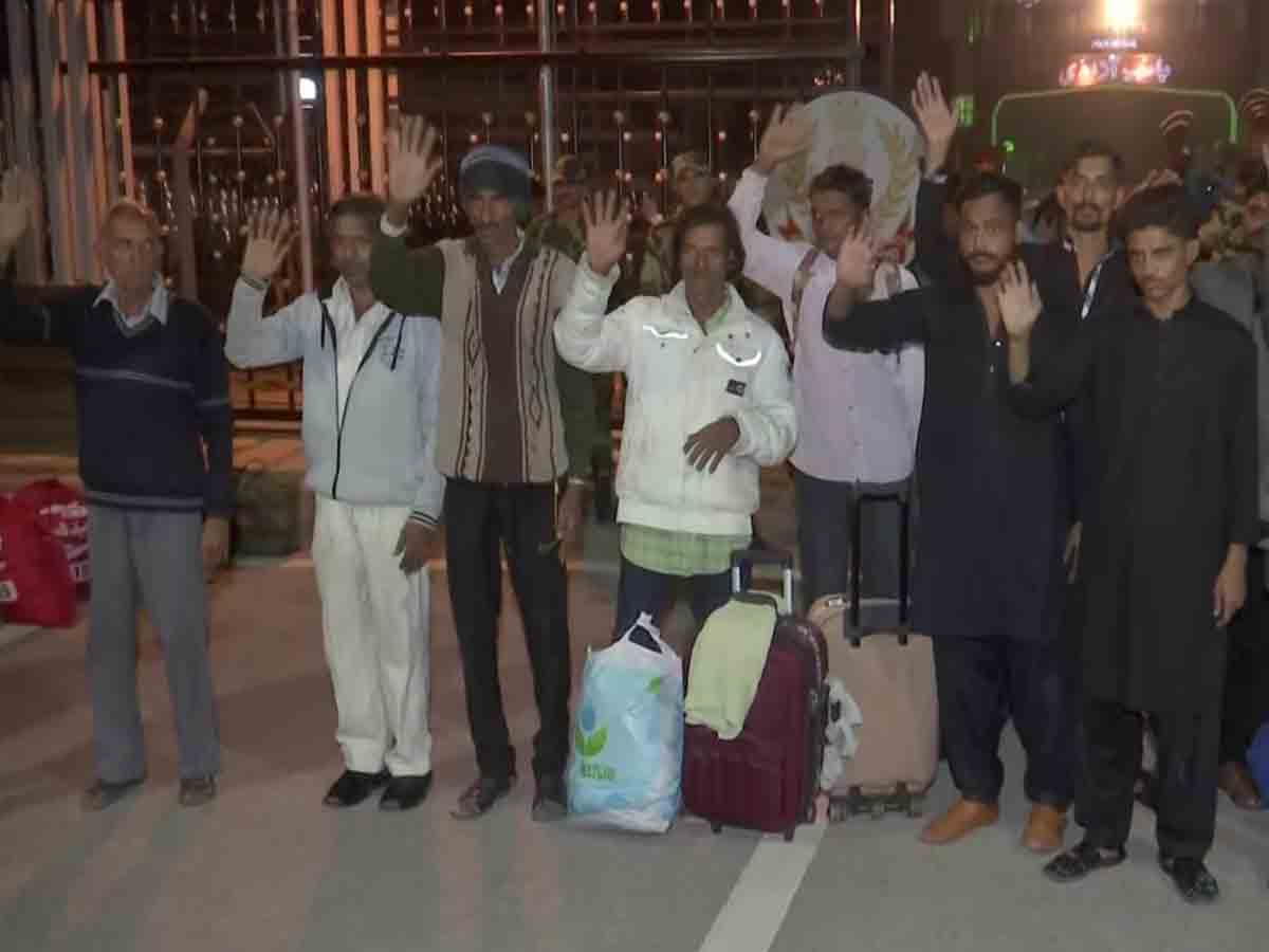 20 మంది భారత మత్స్యకారులను విడుదల చేసిన పాక్‌