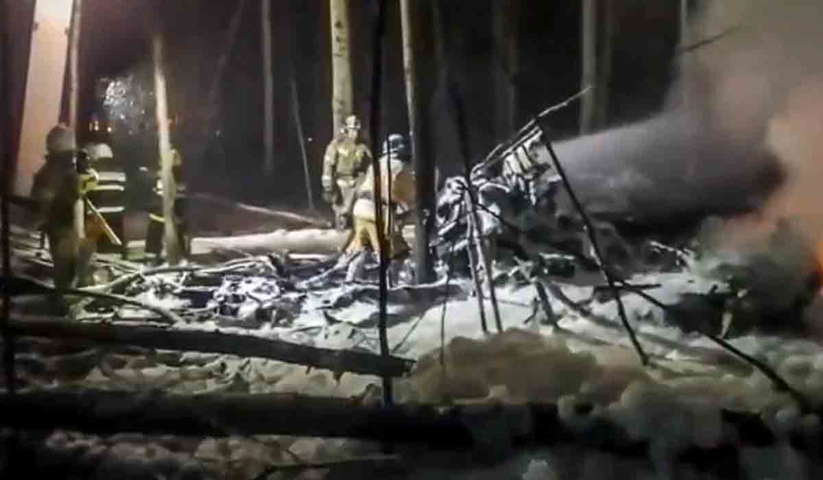Flight crash in Russia: ర‌ష్యాలో కూలిన కార్గో ఫ్లైట్.. ఏడుగురు దుర్మ‌ర‌ణం