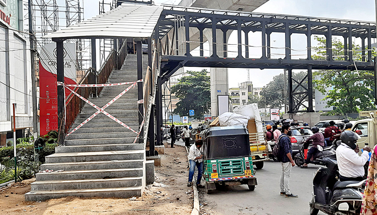 తుది దశలో..ఫుట్‌ ఓవర్‌ బ్రిడ్జి