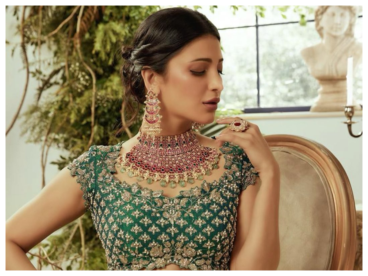 Shruti Haasan | గ్రీన్‌ డ్రెస్‌లో మెరిసిన శృతి హాస‌న్‌..