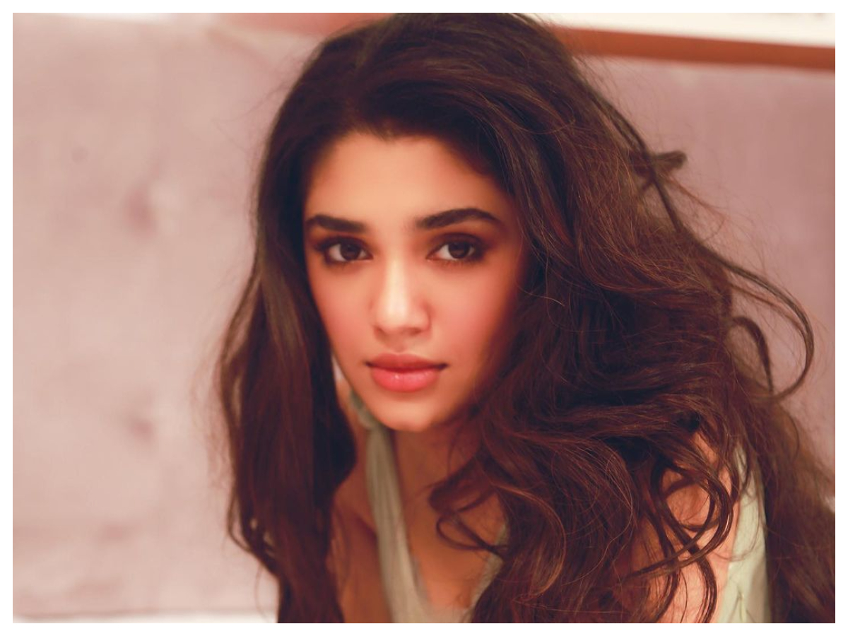 Krithi Shetty | క్యూట్ క్యూట్ అందాలతో అలరిస్తున్న కృతి శెట్టి..