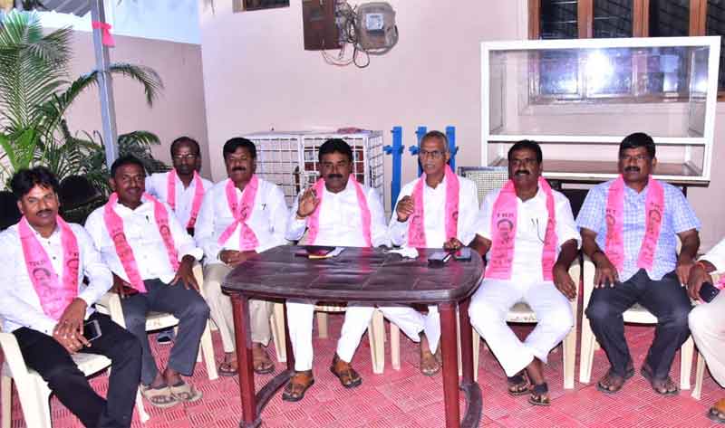 వలసలకు కారకులెవరు..?