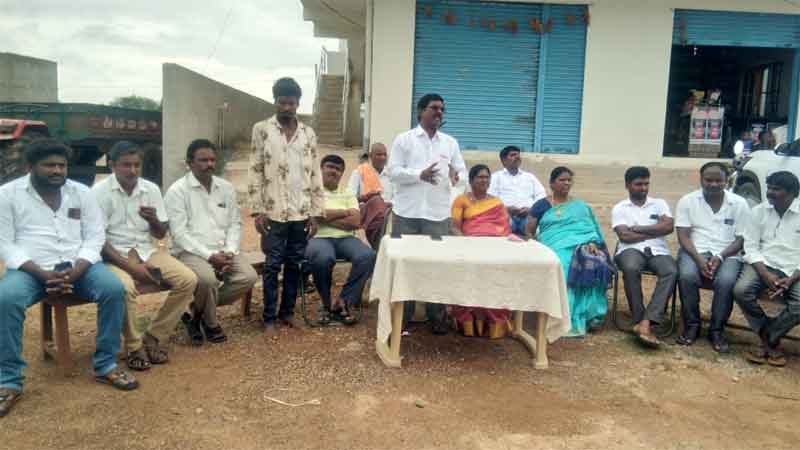 పచ్చని పల్లెల్లో చిచ్చురేపుతున్న మాజీమంత్రి అనుచరులు