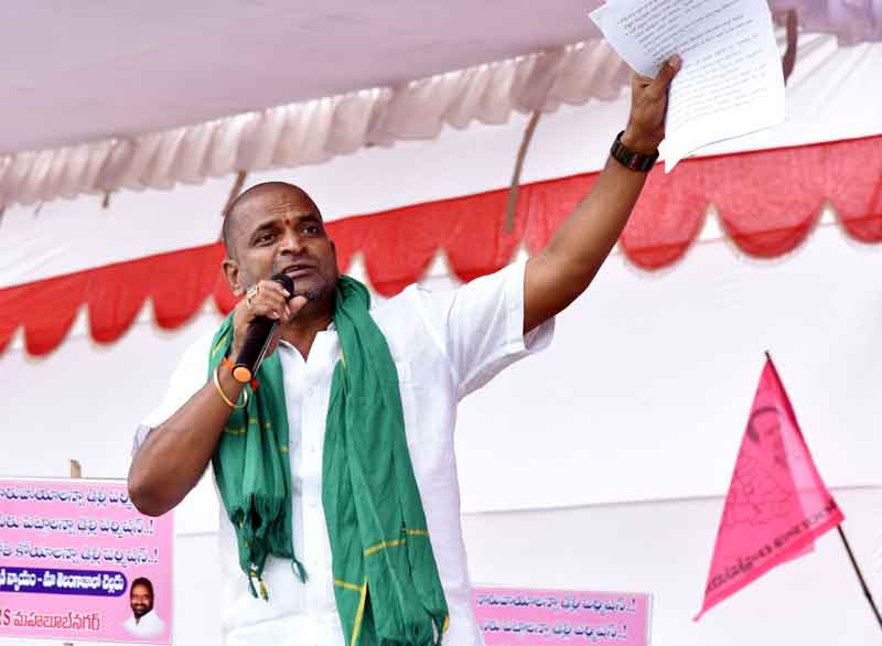 వడ్లు కొనేవరకు వదిలిపెట్టం