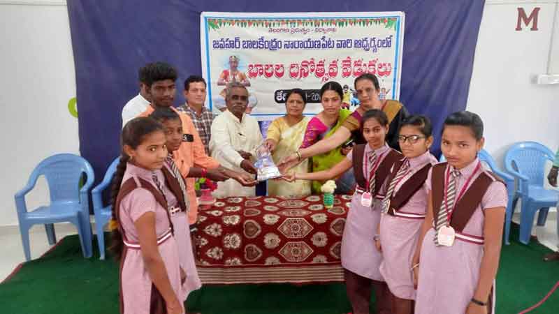 విద్యార్థులు కళలపై ఆసక్తి కనబర్చాలి