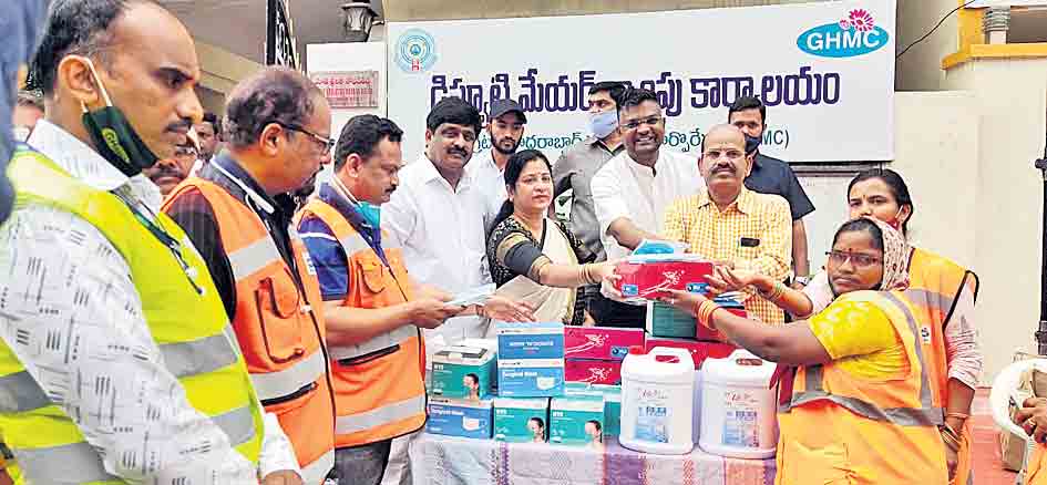 శానిటేషన్‌ సామగ్రి పంపిణీ