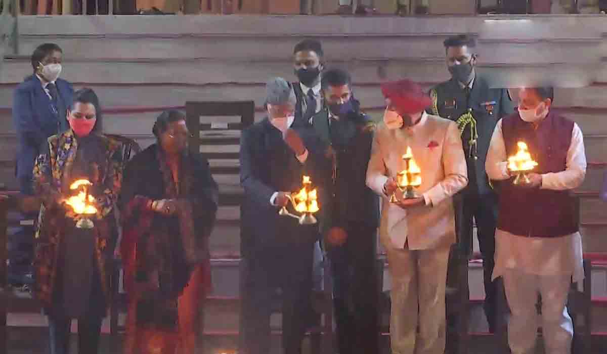 Ganga Arti: వైభ‌వంగా గంగా హార‌తి కార్య‌క్ర‌మం.. హాజ‌రైన రాష్ట్ర‌ప‌తి రామ్‌నాథ్.. వీడియో