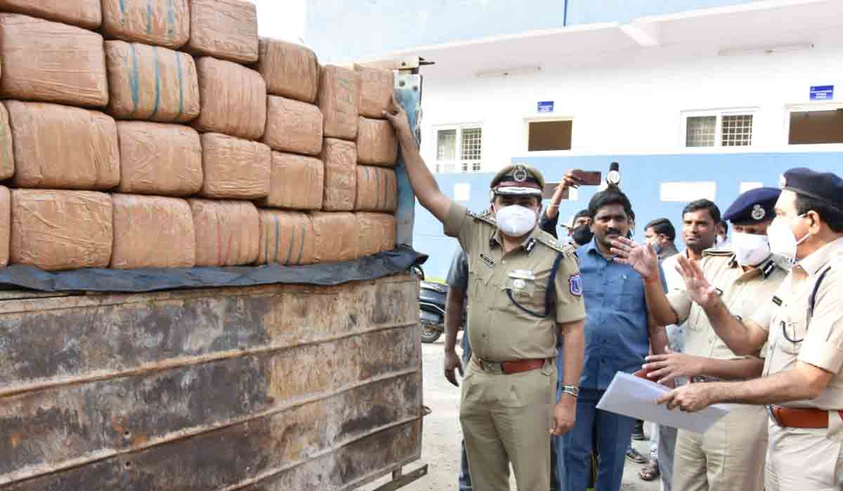 ఏపీ నుంచి వ‌స్తున్న లారీలో 1,820 కిలోల గంజాయి.. హైద‌రాబాద్‌లో సీజ్