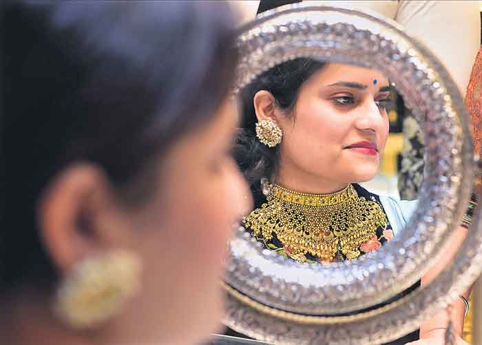 ధంతేరాస్‌ అదుర్స్‌