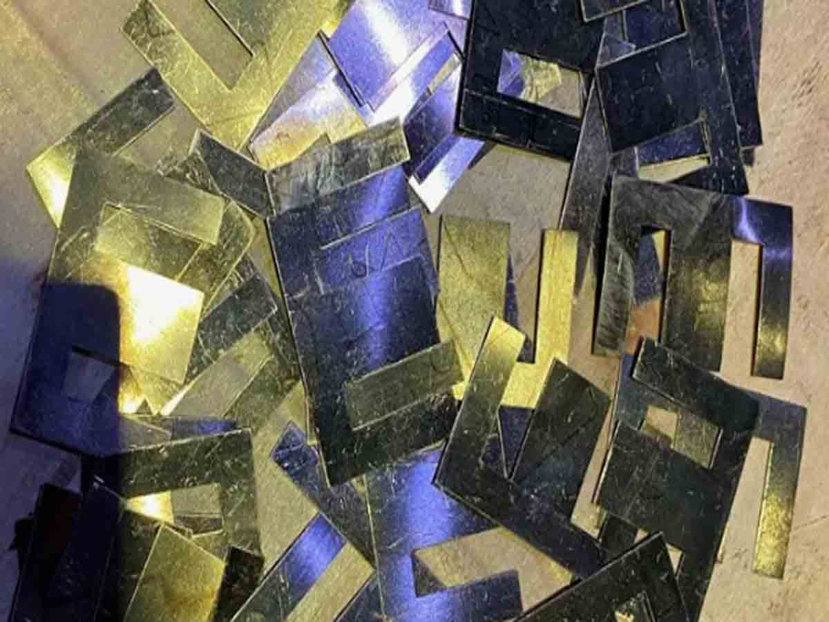 మెషిన్‌ విడిభాగాలుగా.. రూ.42 కోట్ల బంగారం అక్రమ రవాణా