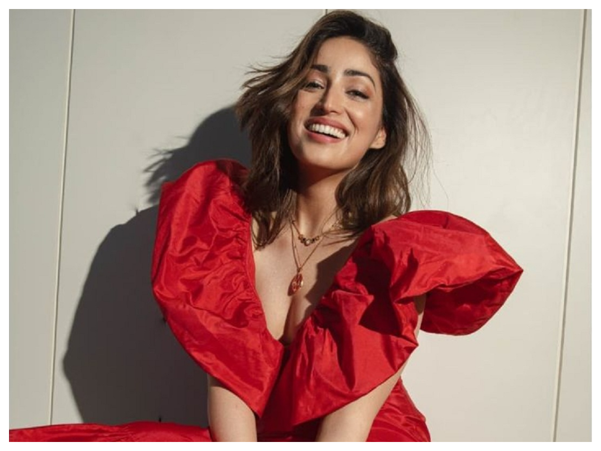 Yami Gautam Dhar | అంద చెందాలతో కవ్విస్తున్న యామీ గౌతమ్..