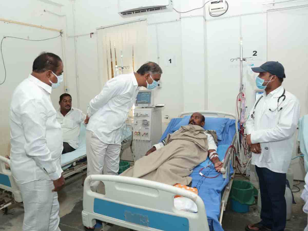 నారాయణ ఖేడ్ ఏరియా హాస్పిటల్‌ను ఆకస్మికంగా తనిఖీ చేసిన మంత్రి హరీశ్‌రావు