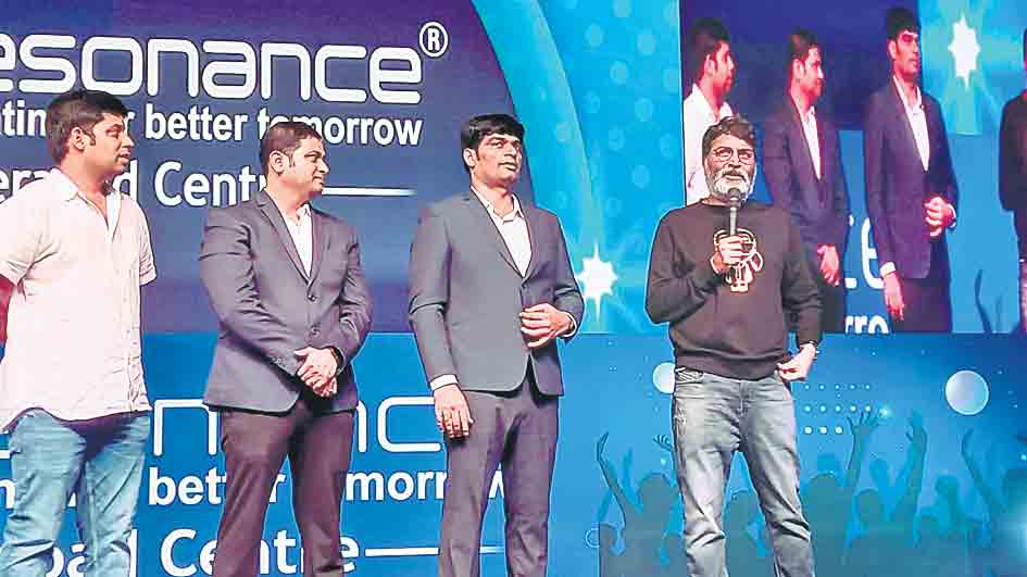 పుస్తకాలు ఎక్కువగా చదవండి