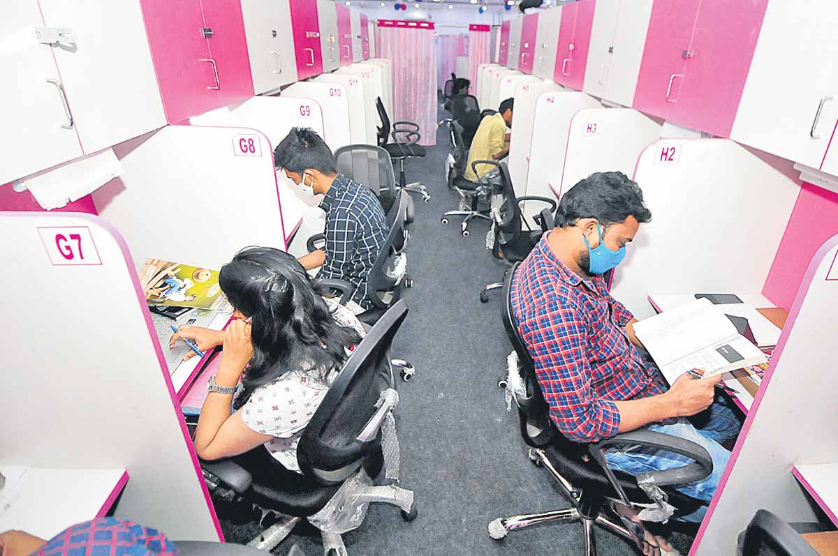 సిటీలో చదువు పక్కాగా కొలువు