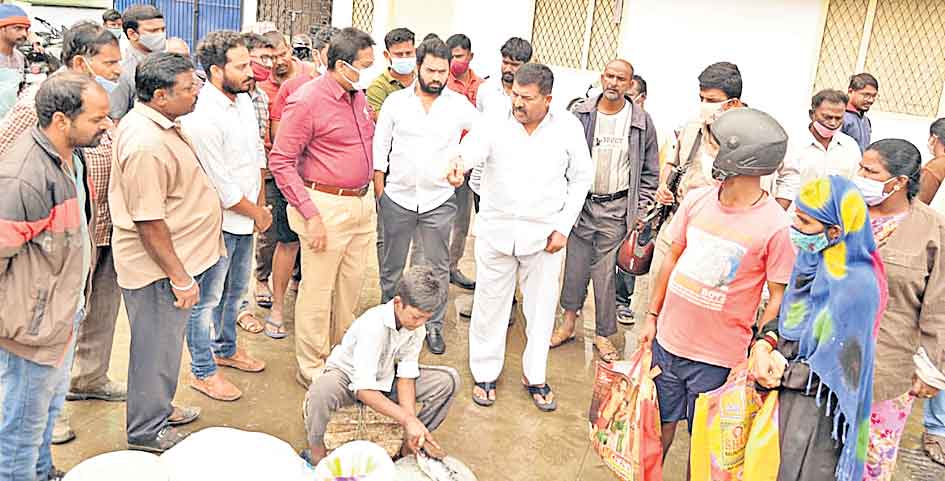 ప్రణాళికలు లేకుండా అభివృద్ధి పనులా?