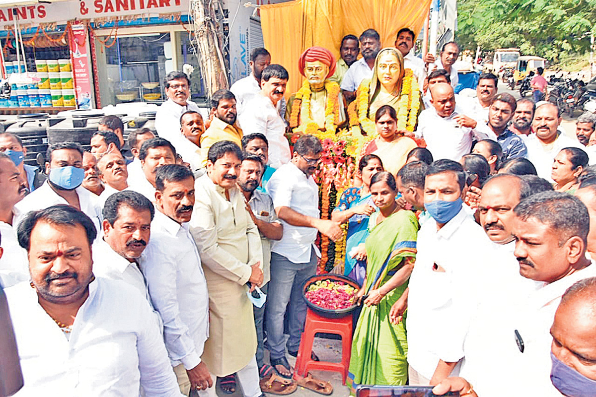 ఫూలే మార్గంలో నడుద్దాం