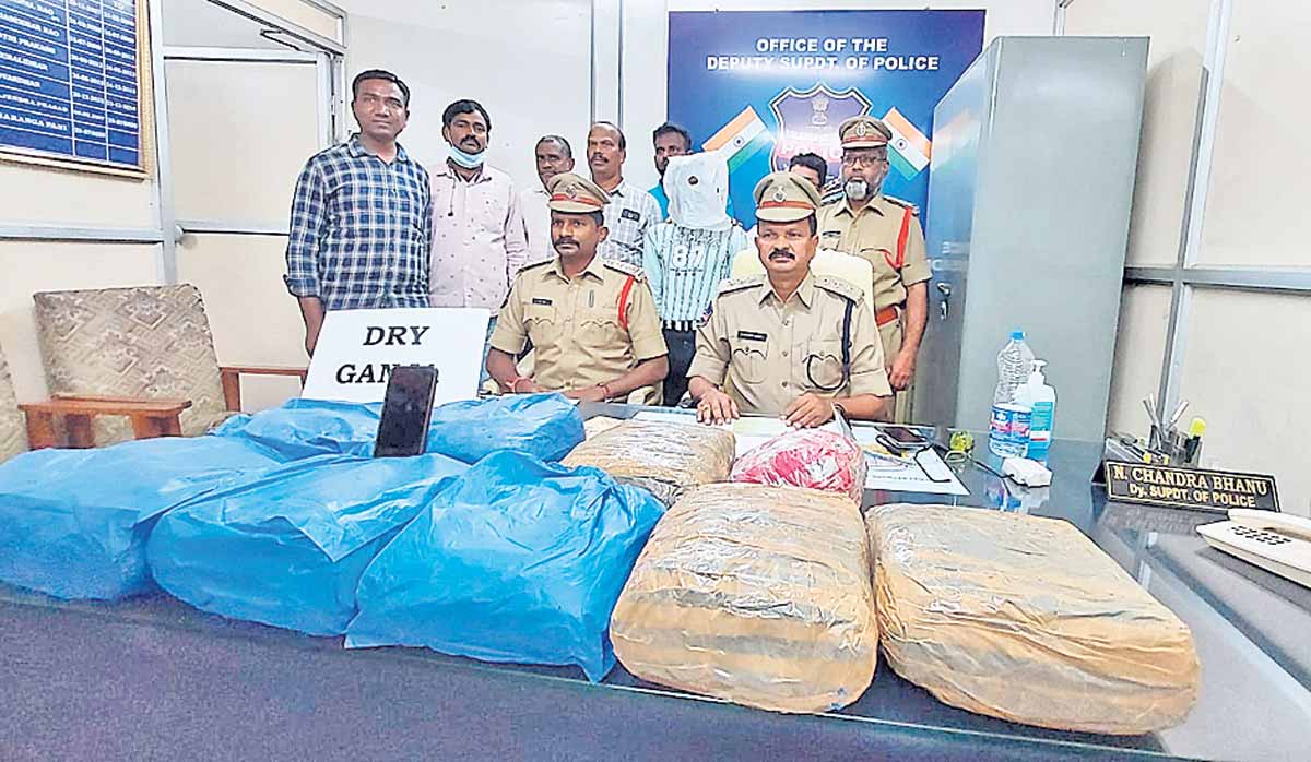 ఒడిశా టు ముంబై గంజాయి సరఫరా చేస్తున్న నిందితుడు