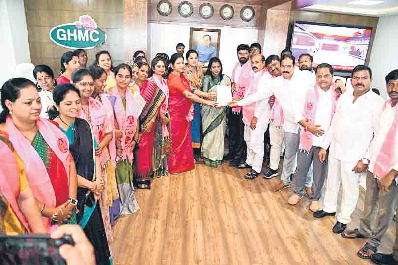 కార్పొరేటర్లా? పోకిరీలా?