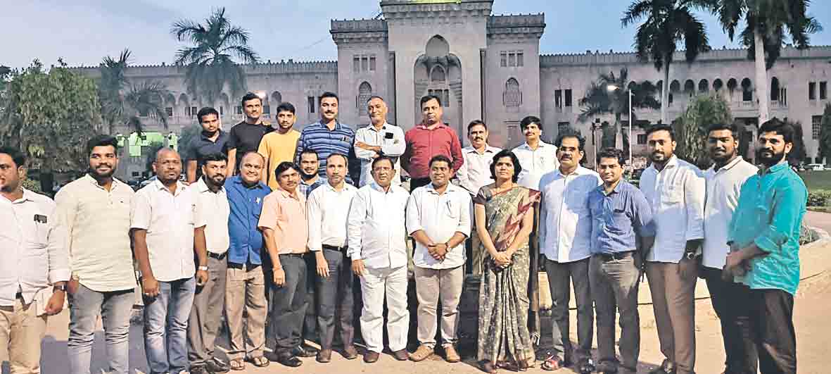 గిరిజన అధ్యాపకుల సమస్యలను పరిష్కరించాలి