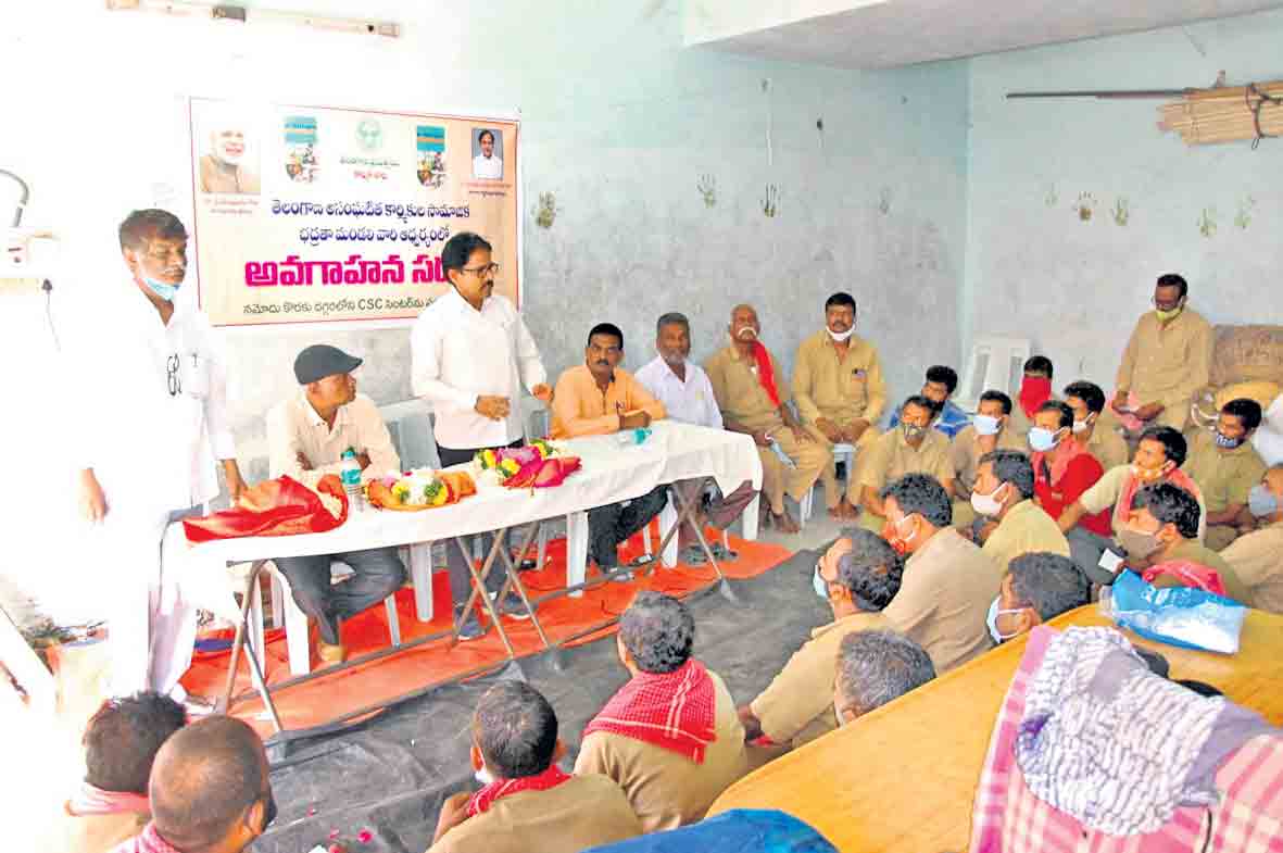 కార్మికుల వద్దకే.. ఈ-శ్రమ్‌ కేంద్రాలు