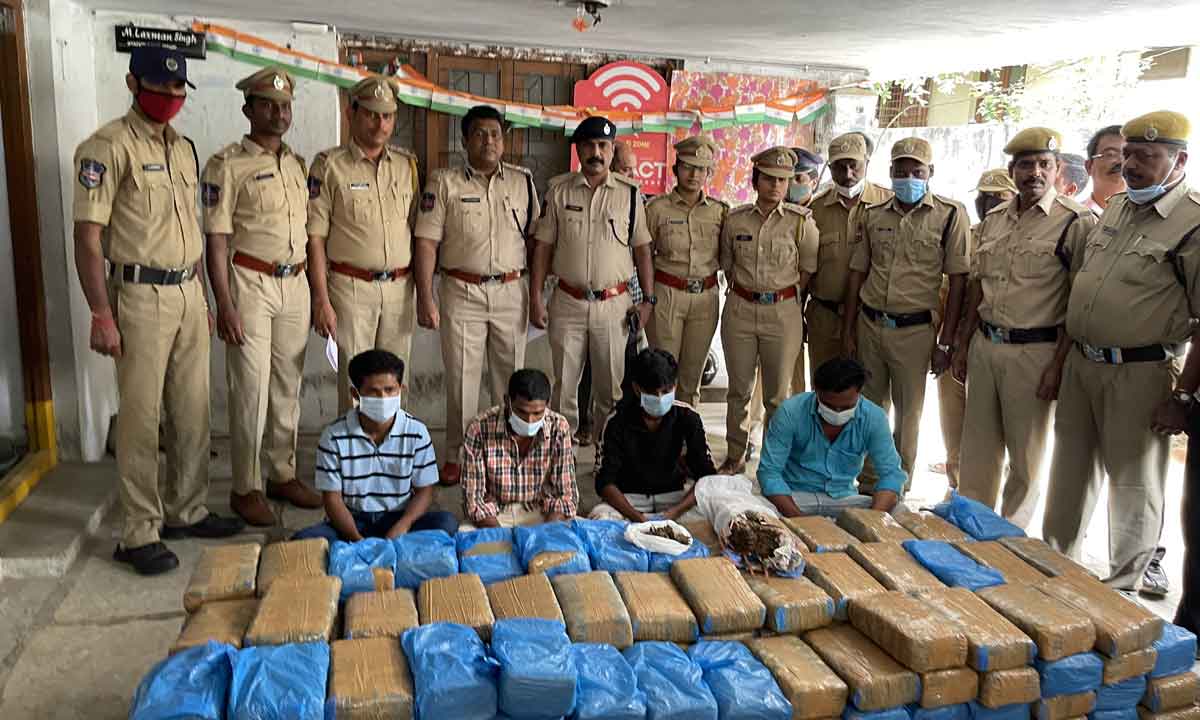 మత్తుగాళ్లు చిక్కారు…