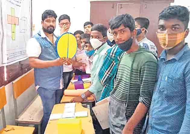 విద్యార్థులకు ప్రావీణ్య ప్రతిభలో శిక్షణ