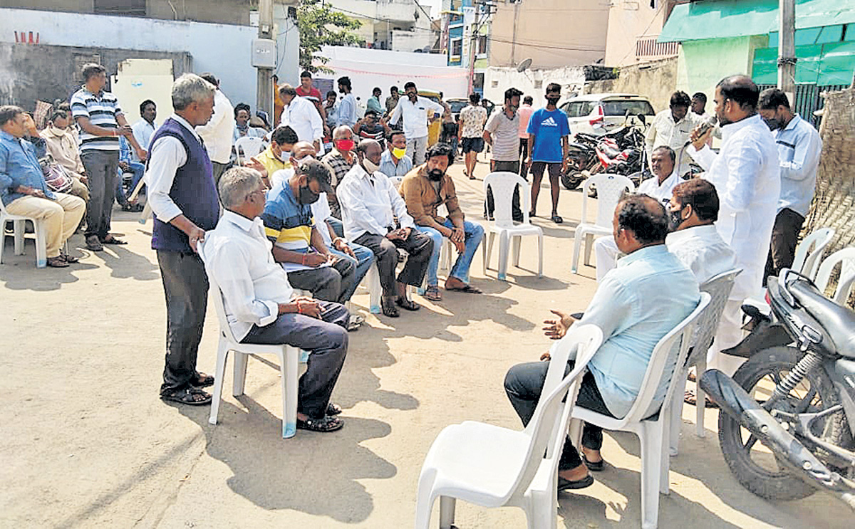 శ్మశాన వాటిక సమస్యలు పరిష్కరించాలి