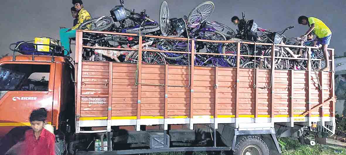 తోపుడు బండికి తోచింది ఇద్దాం!