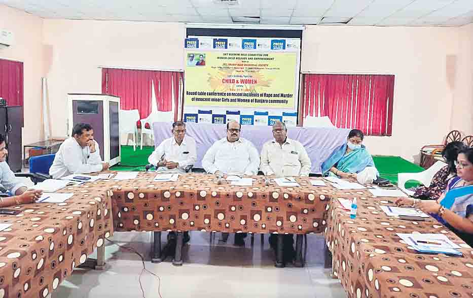 గుడ్‌, బ్యాడ్‌ టచ్‌లపై చిన్నతనం నుంచే బోధించాలి