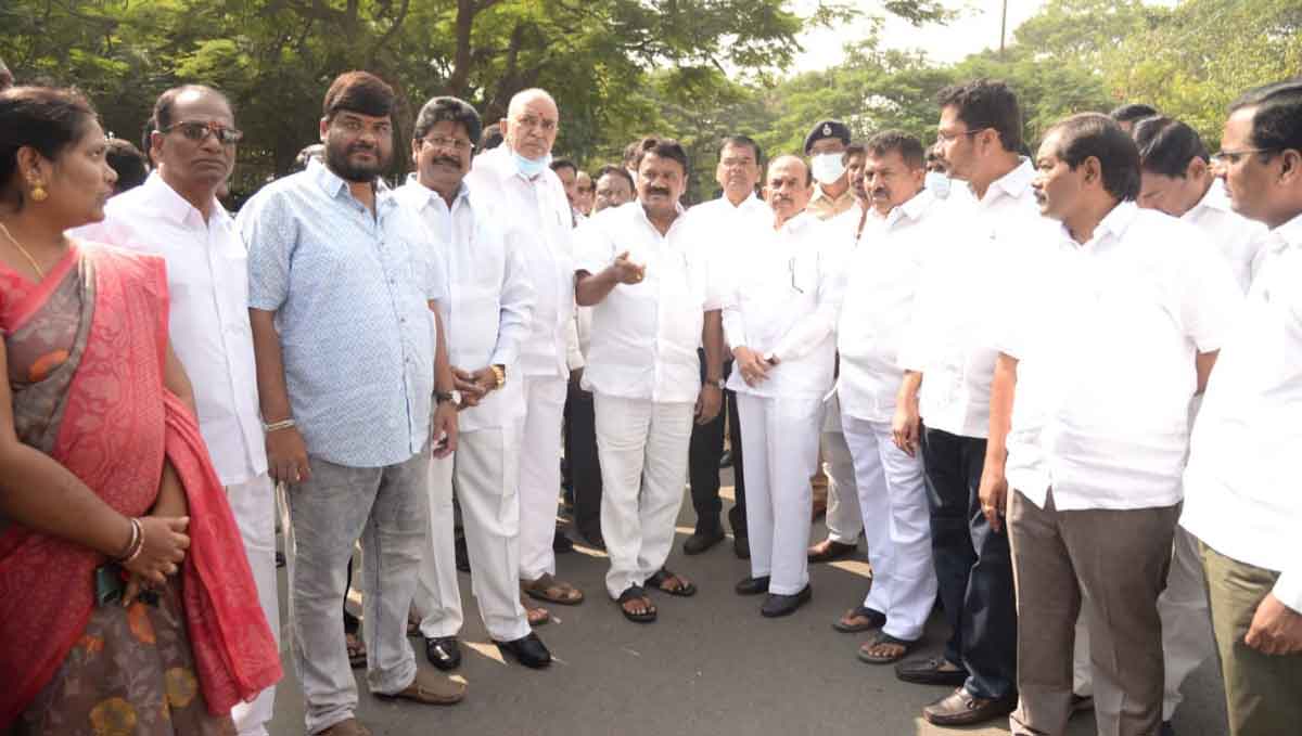 వేలాది మందితో రేపు మహాధర్నా