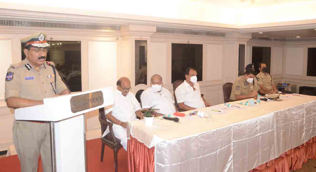 తప్పులు చేసేందుకు.. భయపడే రోజులివి